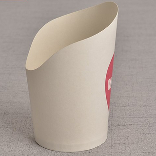  Vaso de patatas fritas de papel blanco