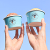 Copa de helado azul con tapa transparente