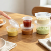 Taza de salsa con tapa con bisagras